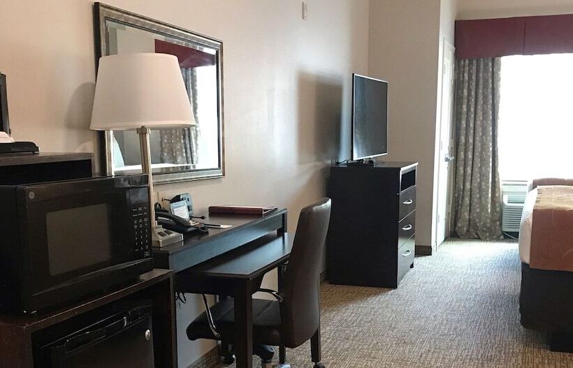 Отель Comfort Suites