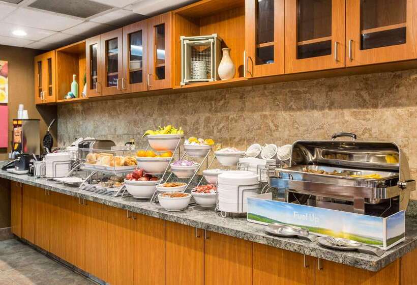 هتل Comfort Suites Wilmington Near Downtown