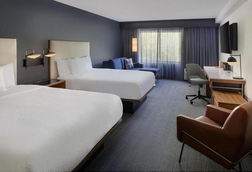 هتل Courtyard Edison Woodbridge