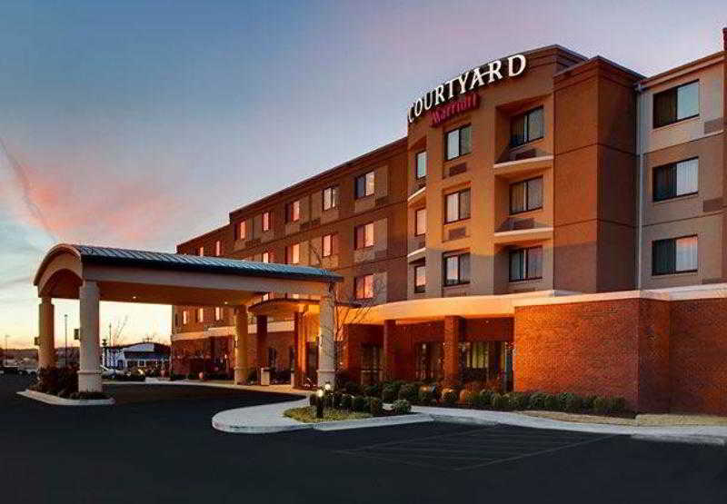 هتل Courtyard By Marriott Fayetteville