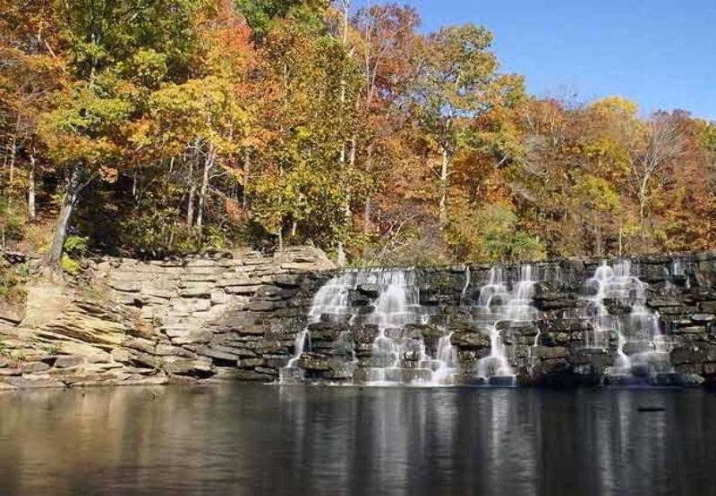 هتل Courtyard By Marriott Fayetteville