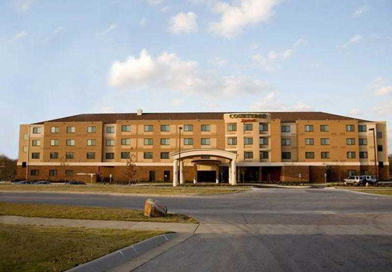 هتل Courtyard By Marriott Fayetteville