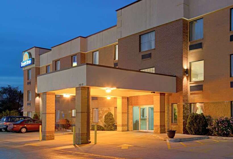 هتل Days Inn By Wyndham Downtown St. Louis