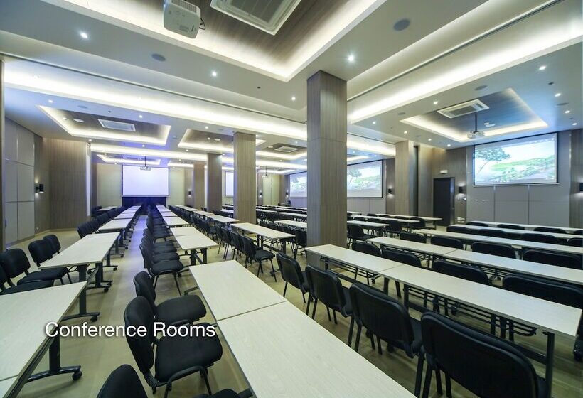 בית מלון כפרי Fairways And Bluewater Boracay