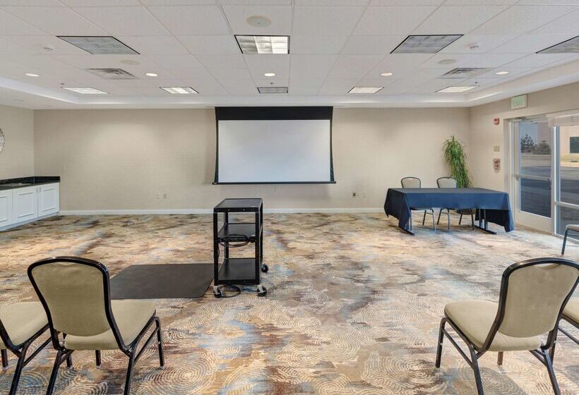 בית מלון כפרי Hilton Garden Inn Oklahoma City North Quail Springs