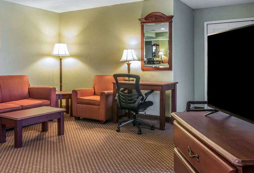هتل Quality Inn & Suites Ann Arbor Hwy 23