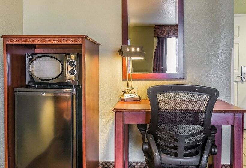 هتل Quality Inn & Suites Ann Arbor Hwy 23