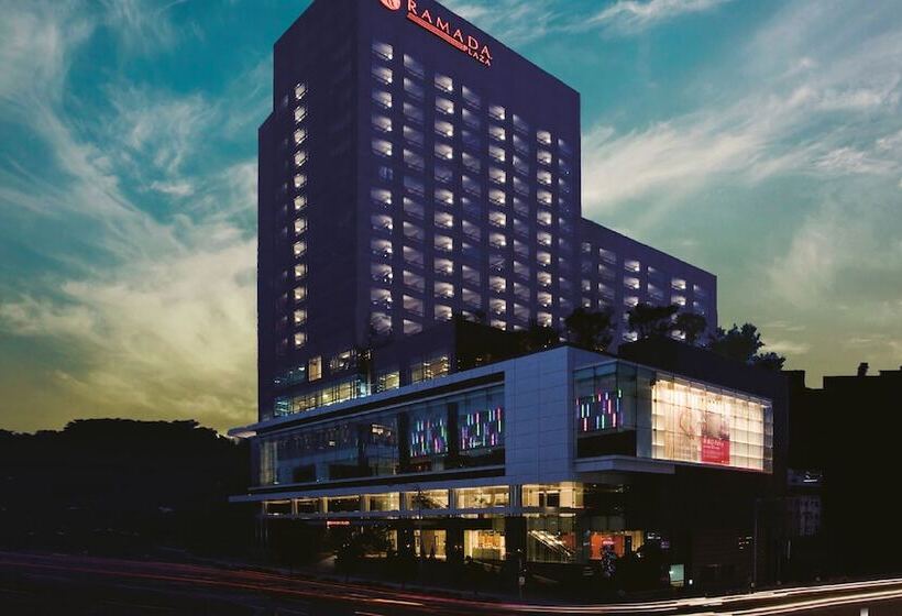 בית מלון כפרי Ramada Plaza By Wyndham Suwon