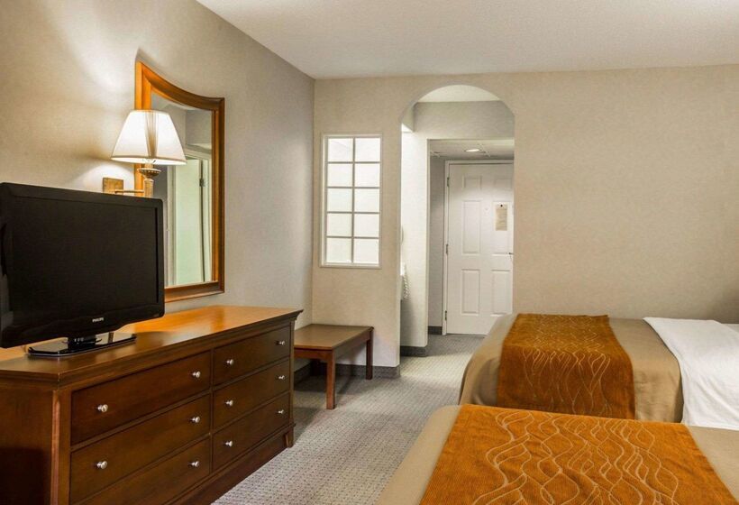 호텔 Rodeway Inn & Suites On The River