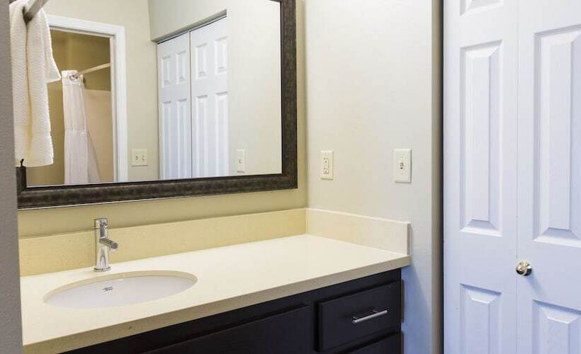 Отель Staybridge Suites Fargo By Ihg