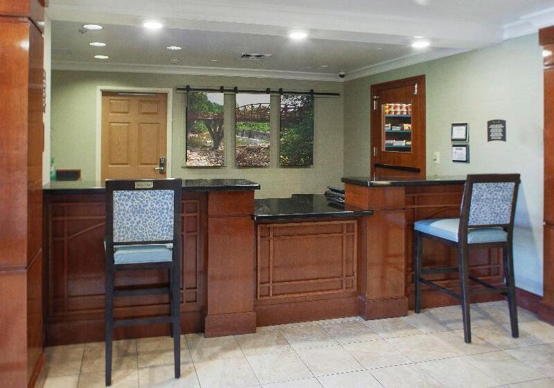 هتل Staybridge Suites Fayetteville, An Ihg