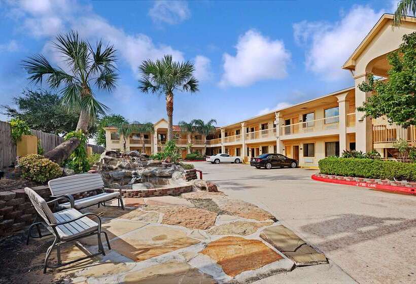 هتل Super 8 By Wyndham Houston Hobby Airport South
