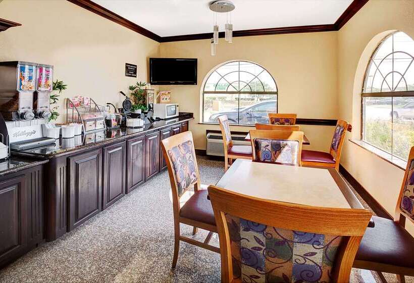 هتل Super 8 By Wyndham Houston Hobby Airport South