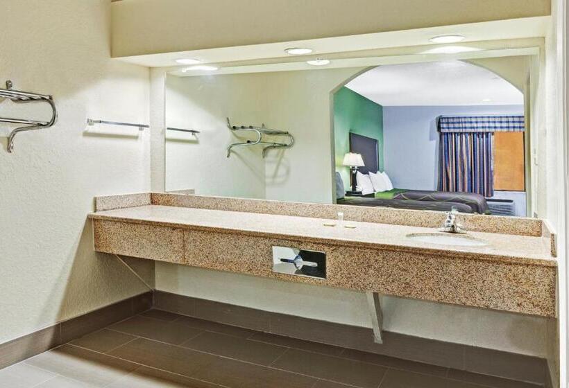 هتل Super 8 By Wyndham Houston Hobby Airport South