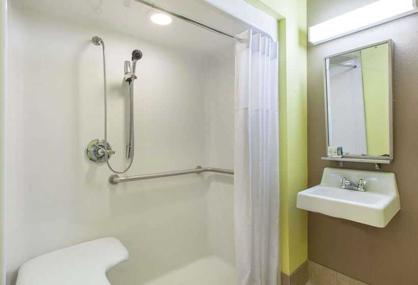 Microtel Inn & Suites By Wyndham Spring Hill/weeki Wachee