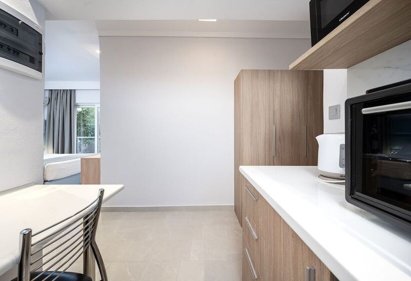 Poseidon Hotel And Apartments