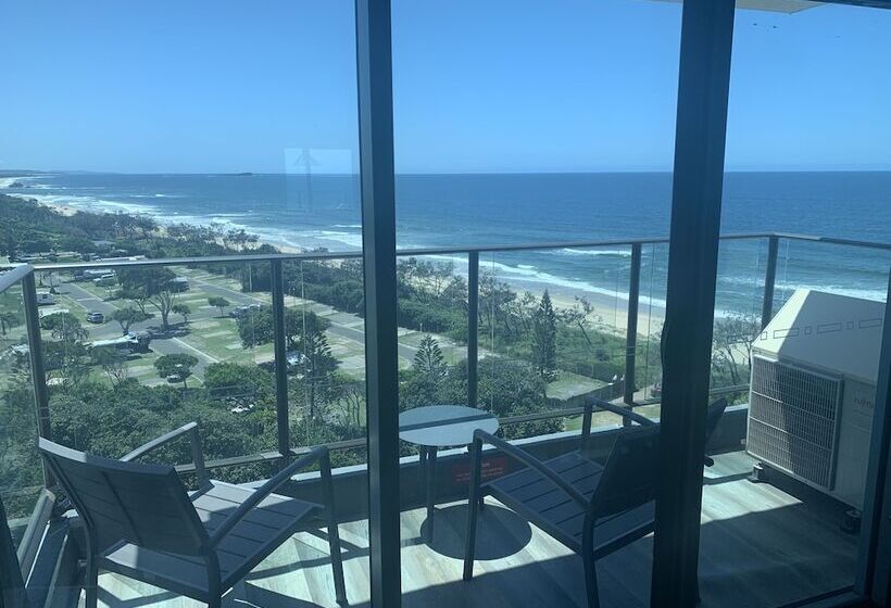 בית מלון כפרי Beachfront Towers