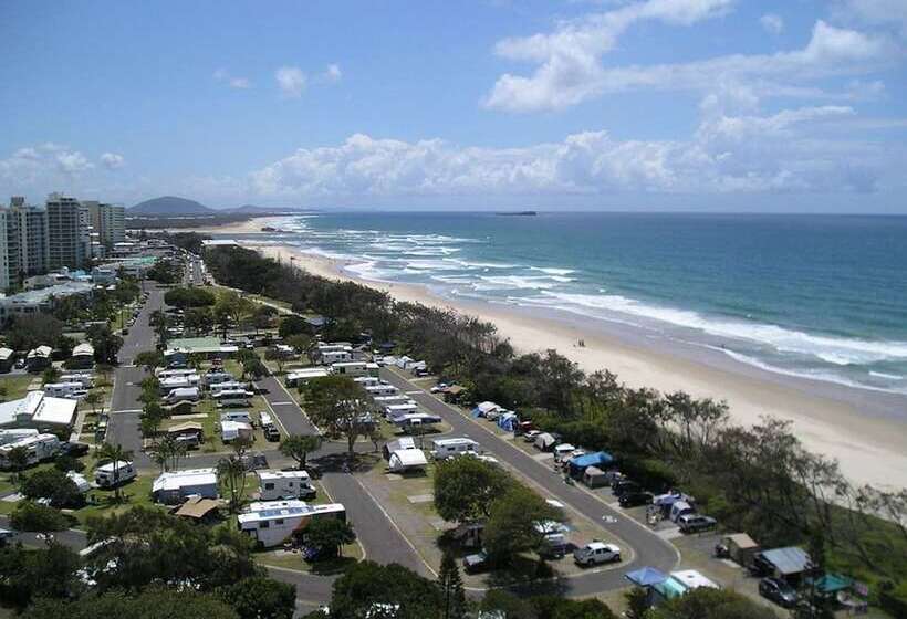בית מלון כפרי Beachfront Towers