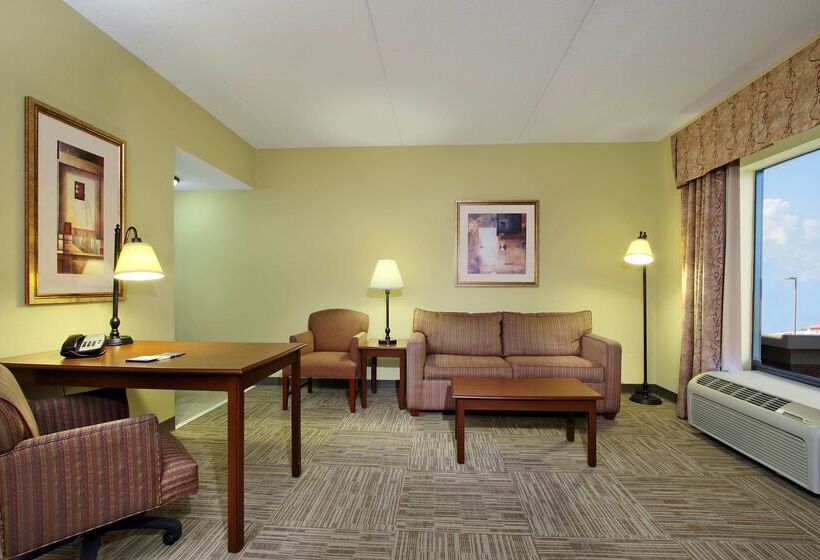 Отель Hampton Inn & Suites Madisonville