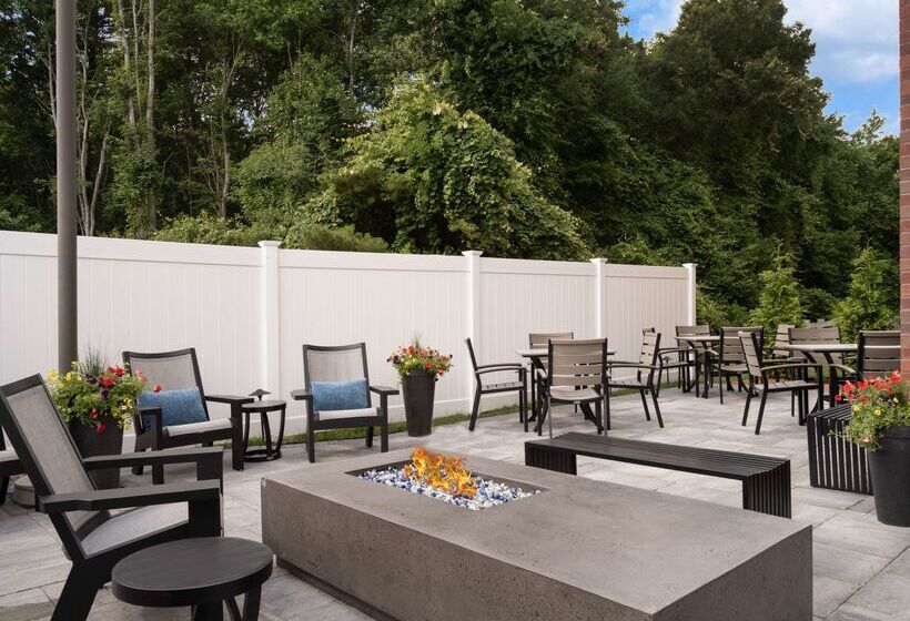 호텔 Hampton Inn Raynhamtaunton