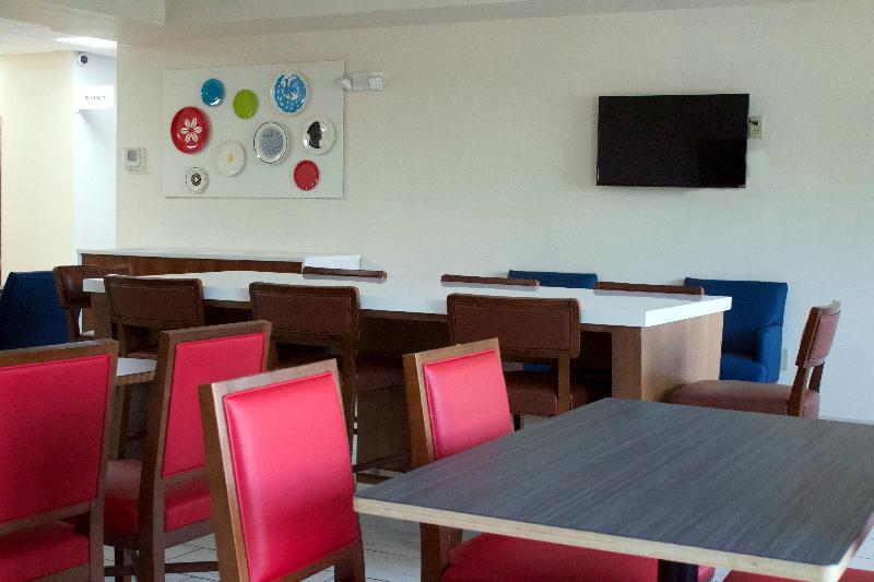 ホテル Holiday Inn Express & Suites Wilson Downtown, An Ihg