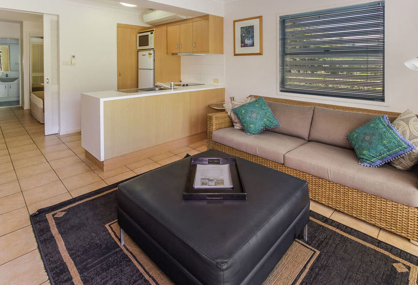 هتل Port Douglas Apartments   Adults Only Oasis