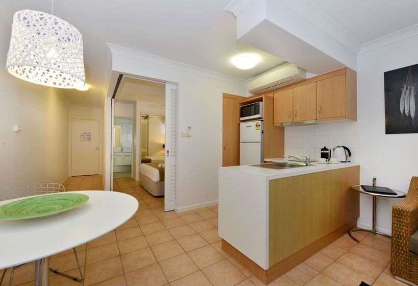 هتل Port Douglas Apartments   Adults Only Oasis