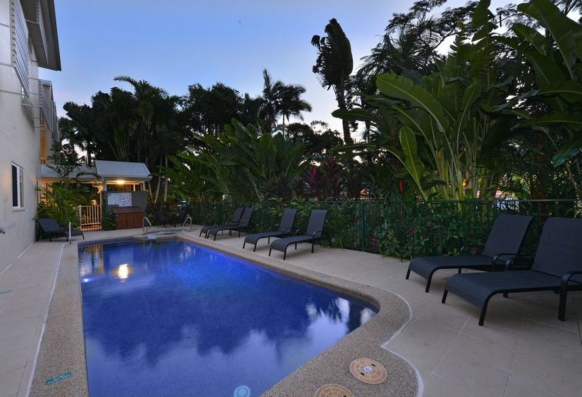 هتل Port Douglas Apartments   Adults Only Oasis