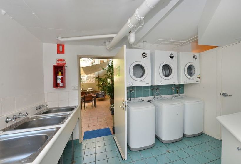 هتل Port Douglas Apartments   Adults Only Oasis