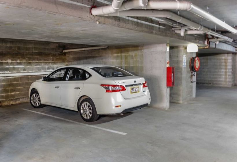 هتل Port Douglas Apartments   Adults Only Oasis