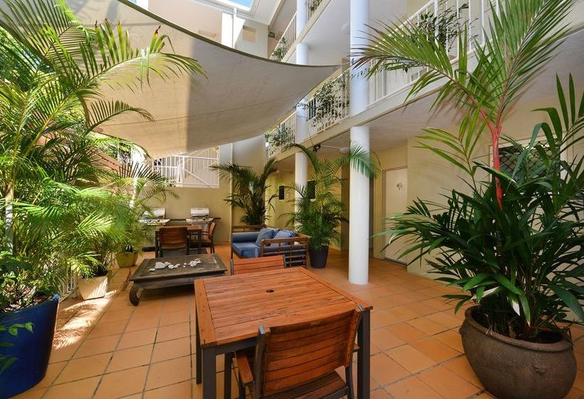 هتل Port Douglas Apartments   Adults Only Oasis