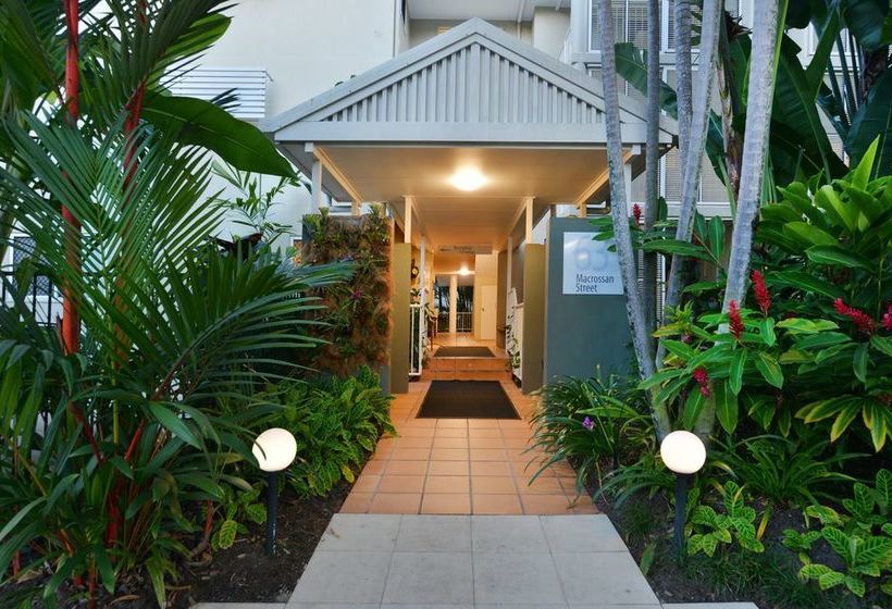 هتل Port Douglas Apartments   Adults Only Oasis