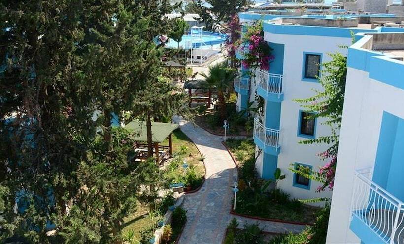 فندق Carina Resort