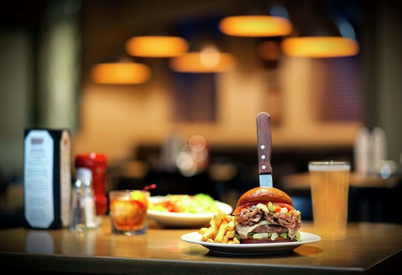 هتل Doubletree By Hilton Chicago Midway Airport