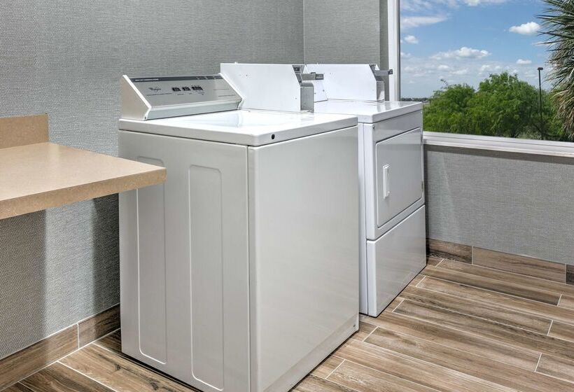 هتل Hampton Inn Kingsville