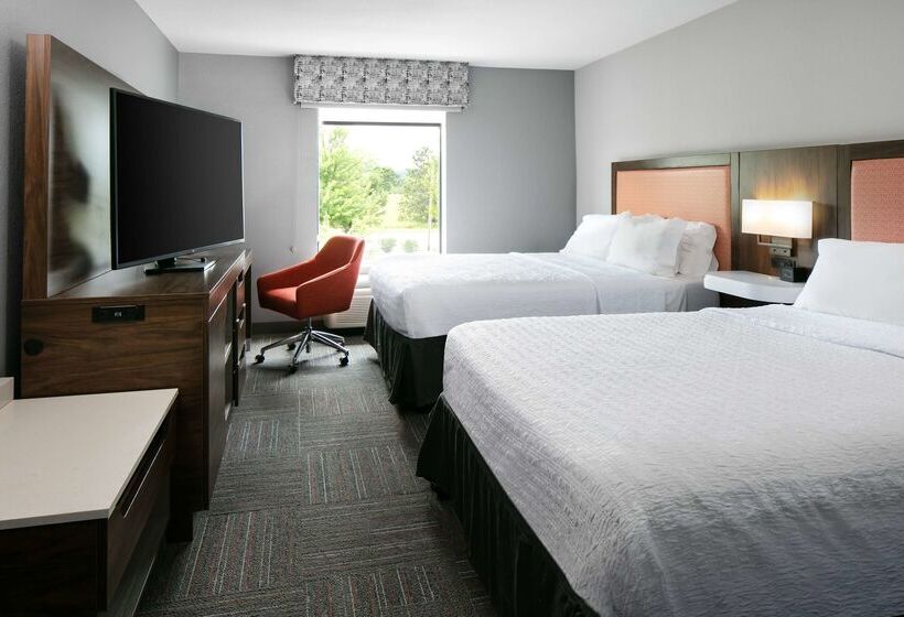 فندق Hampton Inn & Suites West Bend