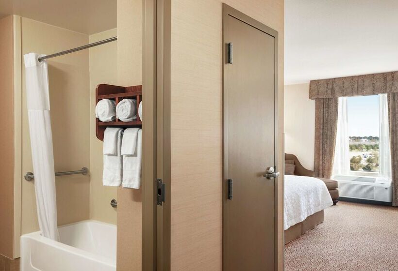 فندق Hampton Inn & Suites West Bend