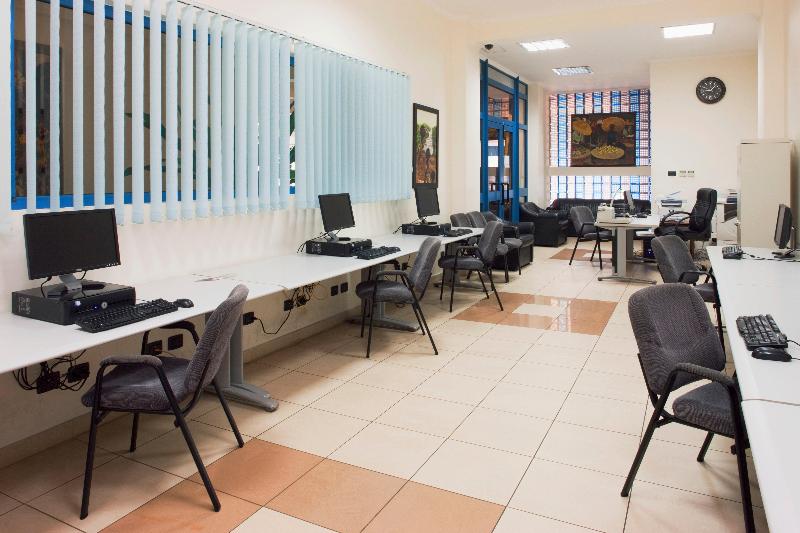 هتل Holiday Inn Accra Airport By Ihg