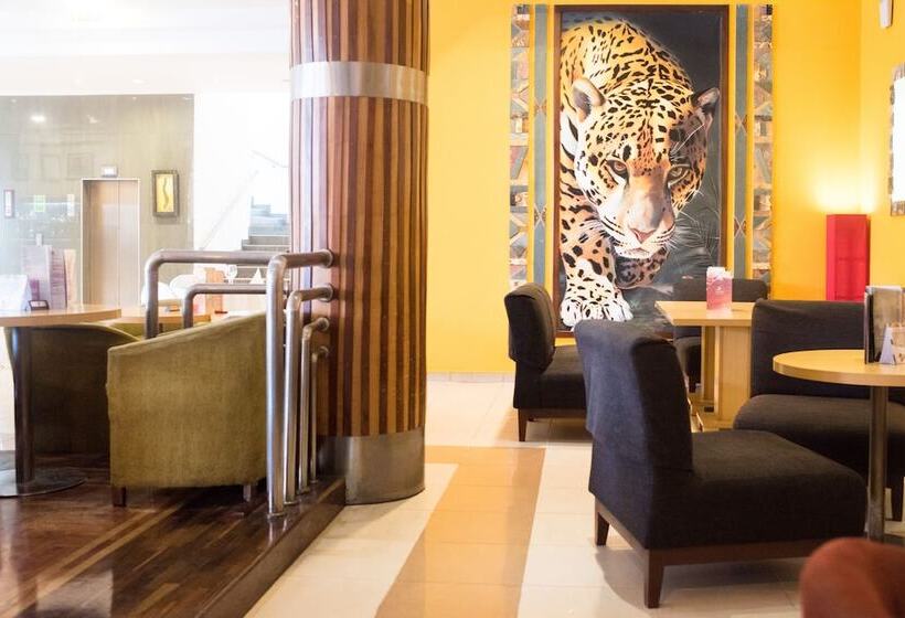 هتل Holiday Inn Accra Airport By Ihg