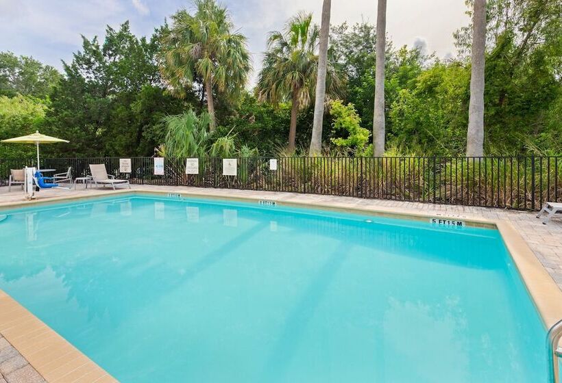 Holiday Inn Express Hotel & Suites Largo Clearwater, An Ihg