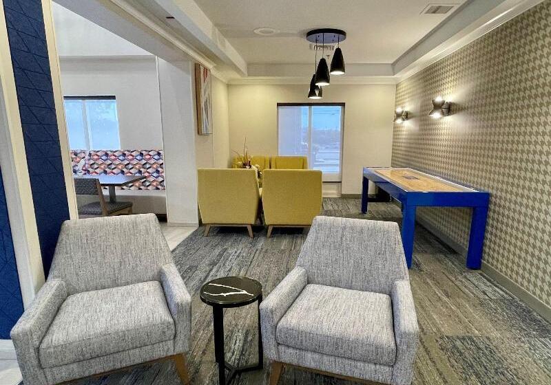 هتل Holiday Inn Express & Suites   Tuscaloosa University, An Ihg