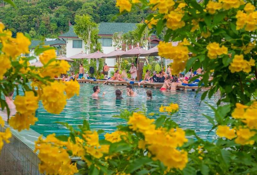 هتل Pp Charlie Beach Resort  Sha Plus