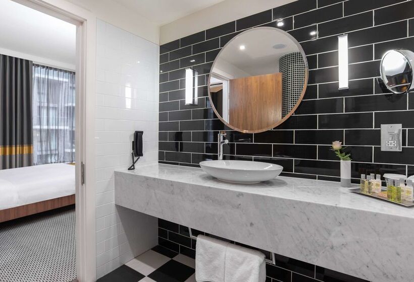 هتل Hilton London Wembley