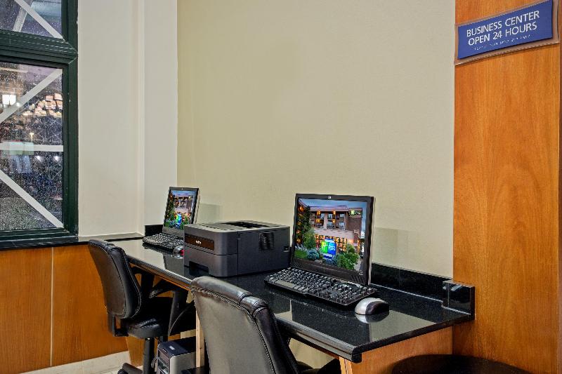 Отель Holiday Inn Express Schaumburg Rolling Meadows, An Ihg