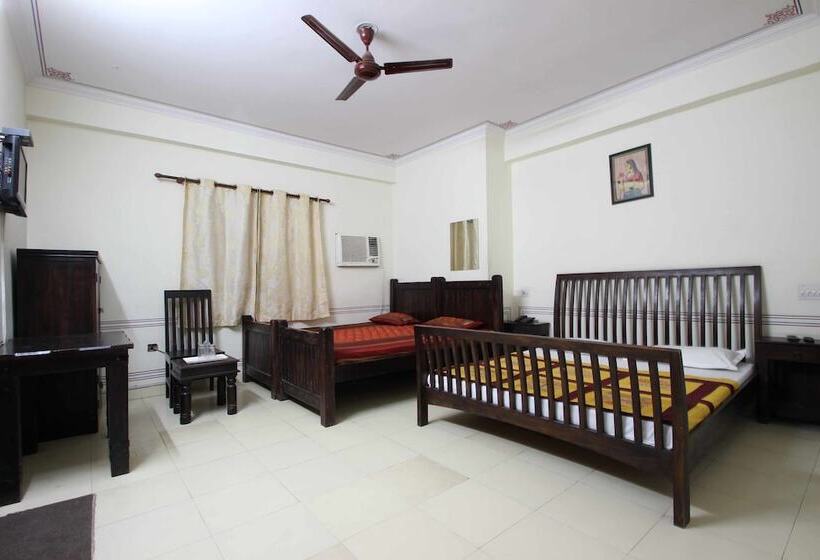 هتل Raghuraj Palace