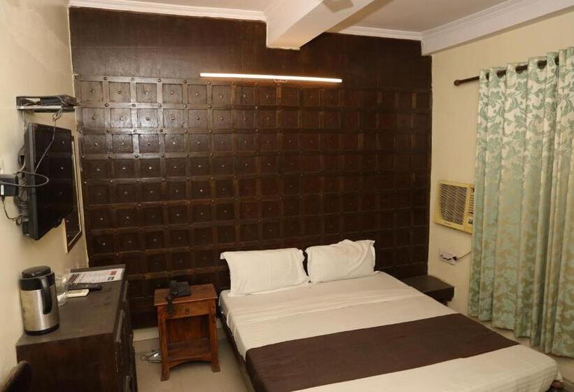 هتل Raghuraj Palace