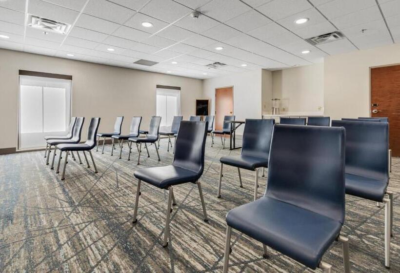 فندق Holiday Inn Express & Suites Starkville By Ihg