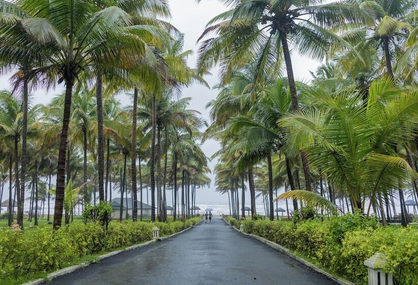 Отель Blue Ocean The Fern Resort & Spa Ganpatipule