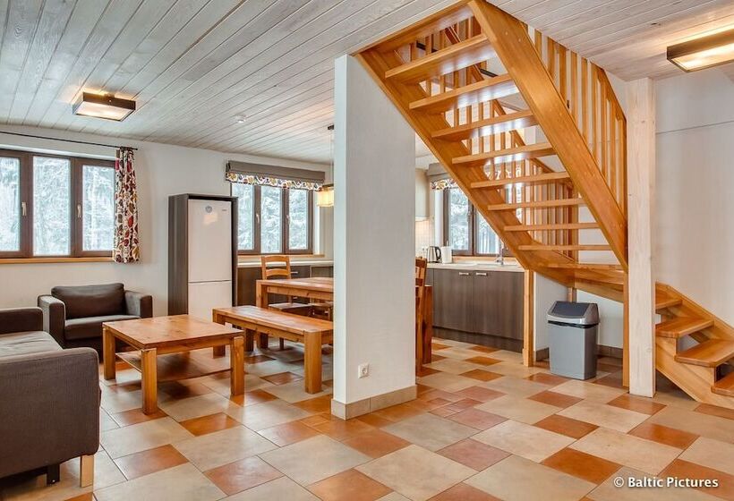 هتل Golfa Klubs Reinis