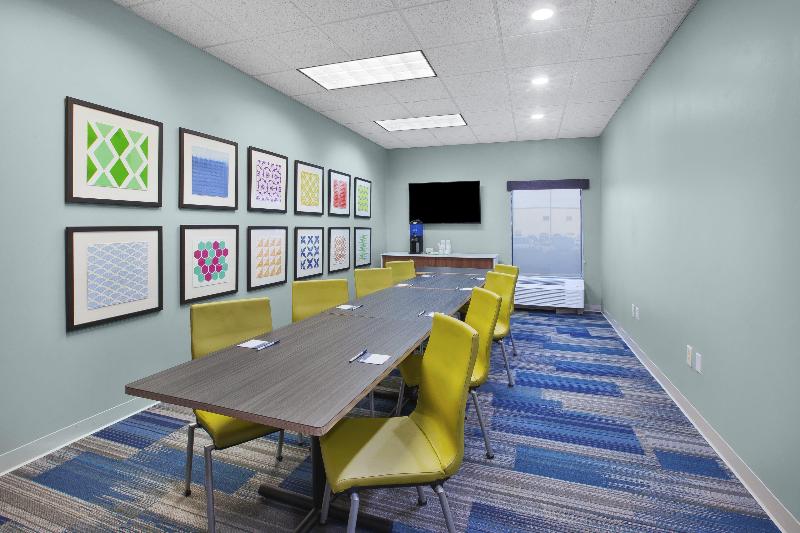Отель Holiday Inn Express Tiffin, An Ihg